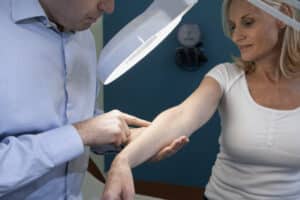 A woman getting a skin cancer screening.